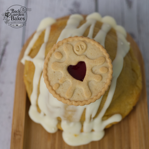 Jammy Dodger Giant Stuffed Cookie